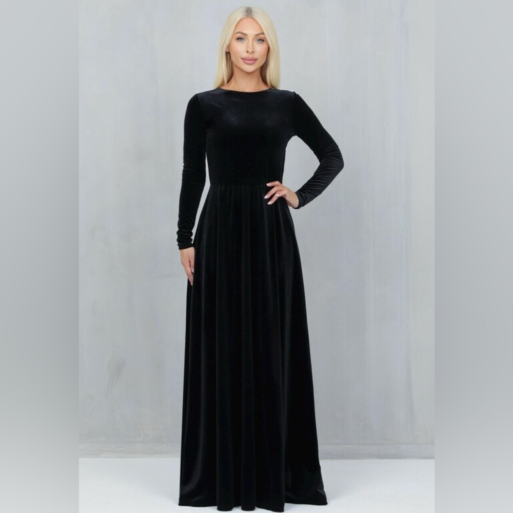 Private Label Black Velvet Long Sleeve Dress